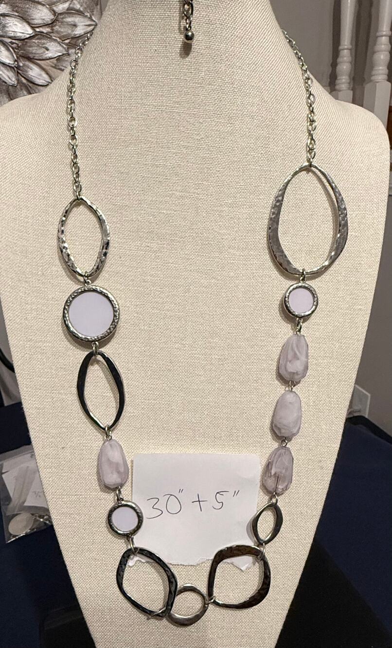 Macy’s NWT Silver Tone Necklace 30”